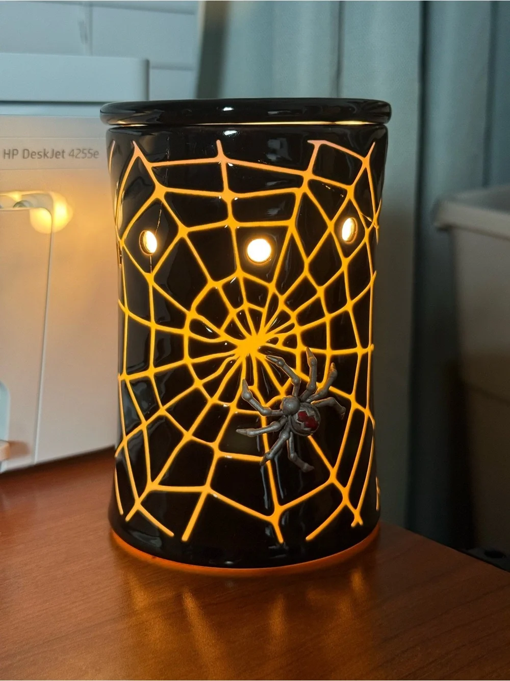 Scentsy Warmer Creepy Crawly Spider Web Halloween